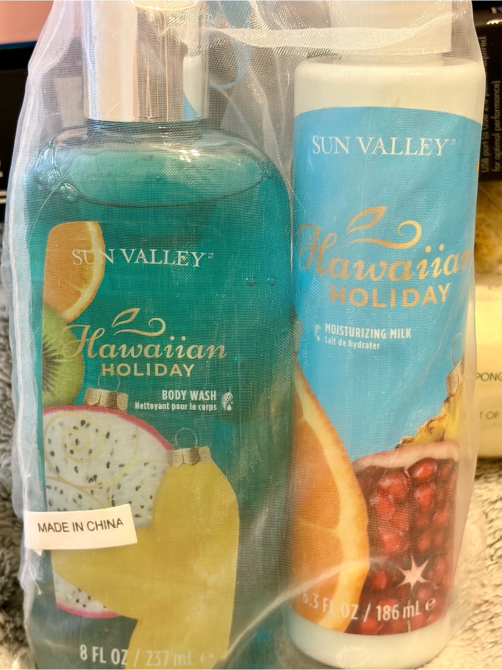 Hawaiian Holiday Body Wash & Moisturizing Milk - Teal/Light Blue